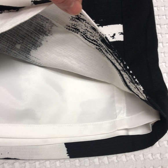 ANN TAYLOR - Size 6 - Contemporary Black & White Lined Skirt - Picture 4 of 10